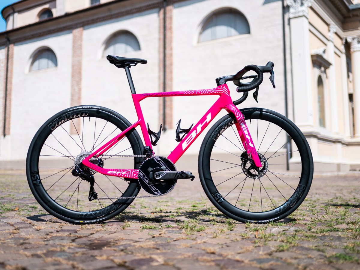 BH presenta dos ediciones especiales de la Ultralight para la Vuelta a España&nbsp;2025